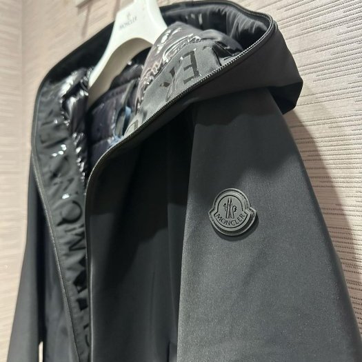 💎Han's house精品服飾💎moncler Lioret 防風 防水 風衣 內 羽絨 連帽 外套 現貨 0 原價 52700-4