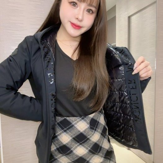 💎Han's house精品服飾💎moncler Lioret 防風 防水 風衣 內 羽絨 連帽 外套 現貨 0 原價 52700-5