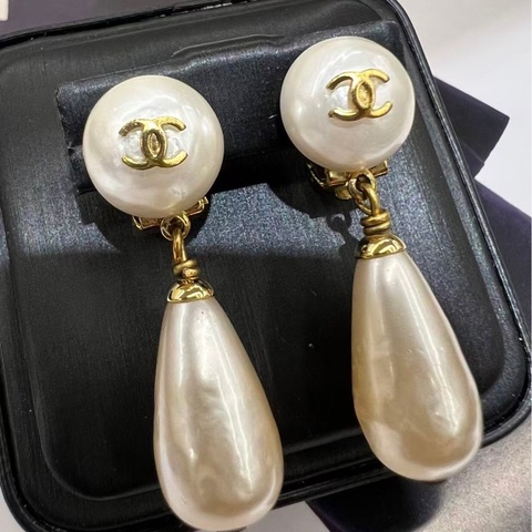Chanel 優雅珍珠夾式耳環