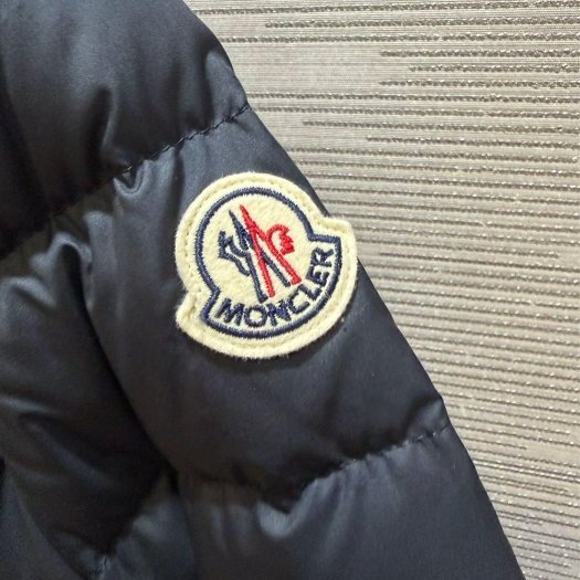 💎Han's house精品服飾💎MONCLER Pasenza 中版 羽絨 外套 現貨 青年款 原價41000-2