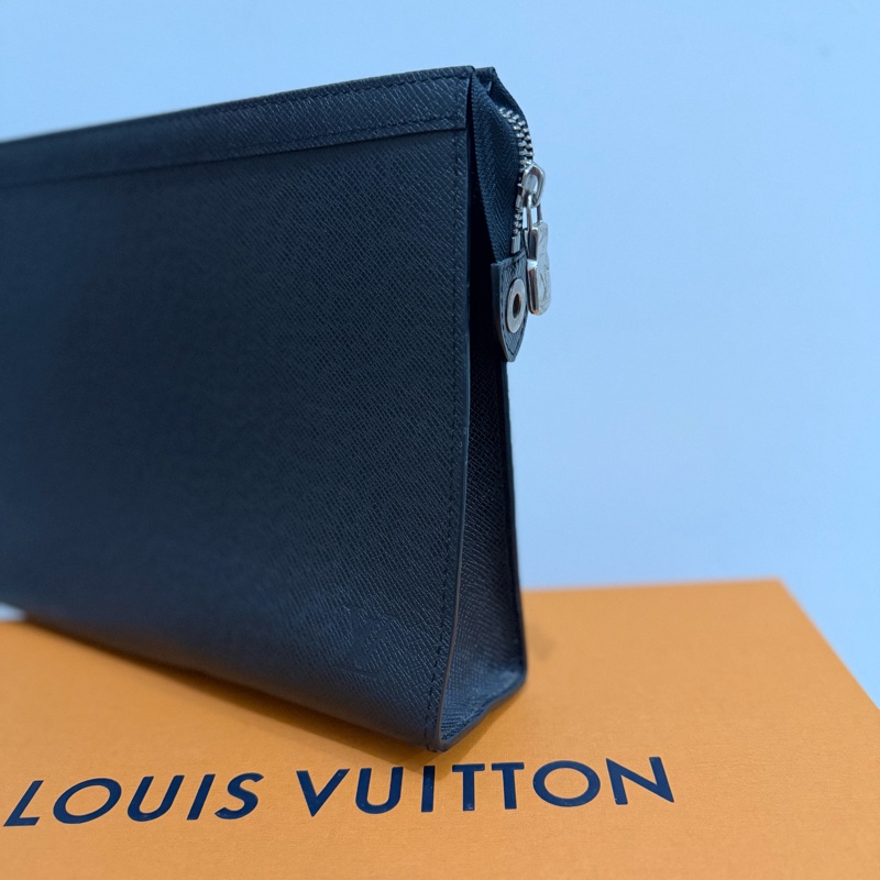 手拿包 Louis Vuitton Kasai Clutch (Taiga Leather)-3