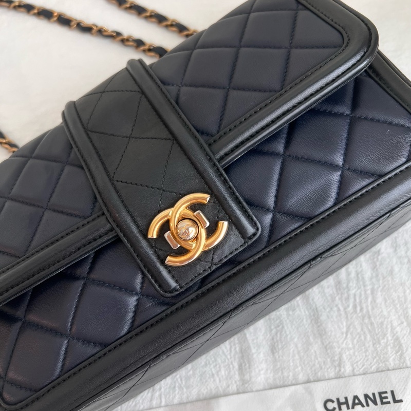 ෆ Chanel 深藍拼黑季節限定CF-11
