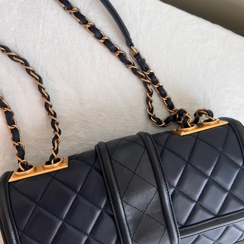 ෆ Chanel 深藍拼黑季節限定CF-15