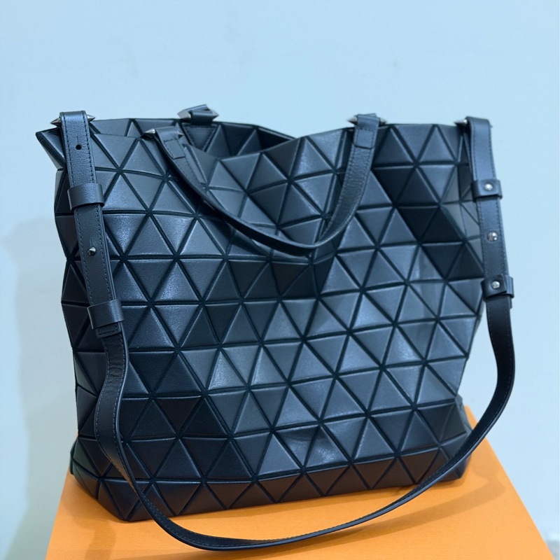 新款三宅一生 ISSEY MIYAKE BAO BAO 霧面黑 側邊加厚款托特包-1