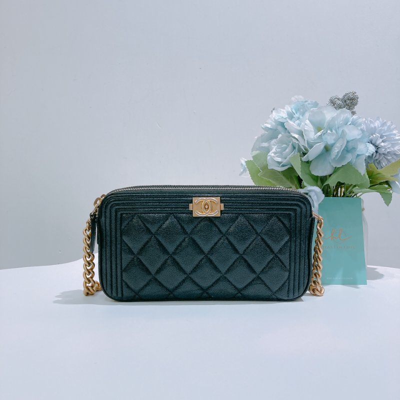 TW4861 Chanel 香奈兒拉鏈手機包 荔枝皮黑金 Boy Phone Case With Chain Caviar Black-0