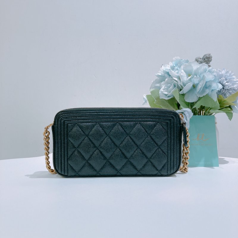 TW4861 Chanel 香奈兒拉鏈手機包 荔枝皮黑金 Boy Phone Case With Chain Caviar Black-1