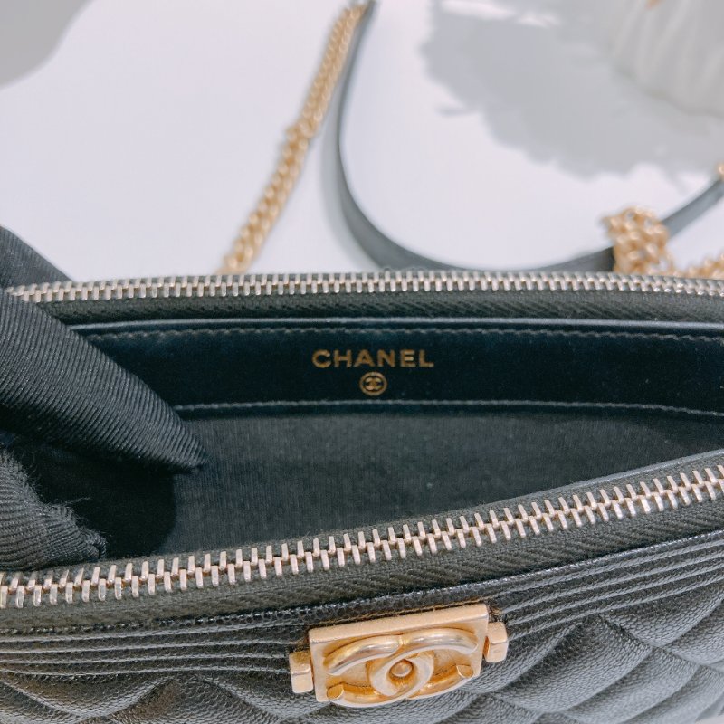 TW4861 Chanel 香奈兒拉鏈手機包 荔枝皮黑金 Boy Phone Case With Chain Caviar Black-11