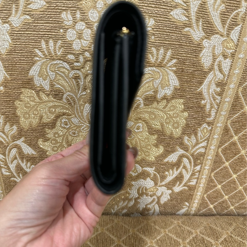 LV 黑拚米白牛皮壓紋金釦Victorine6卡三折短夾M80968-2