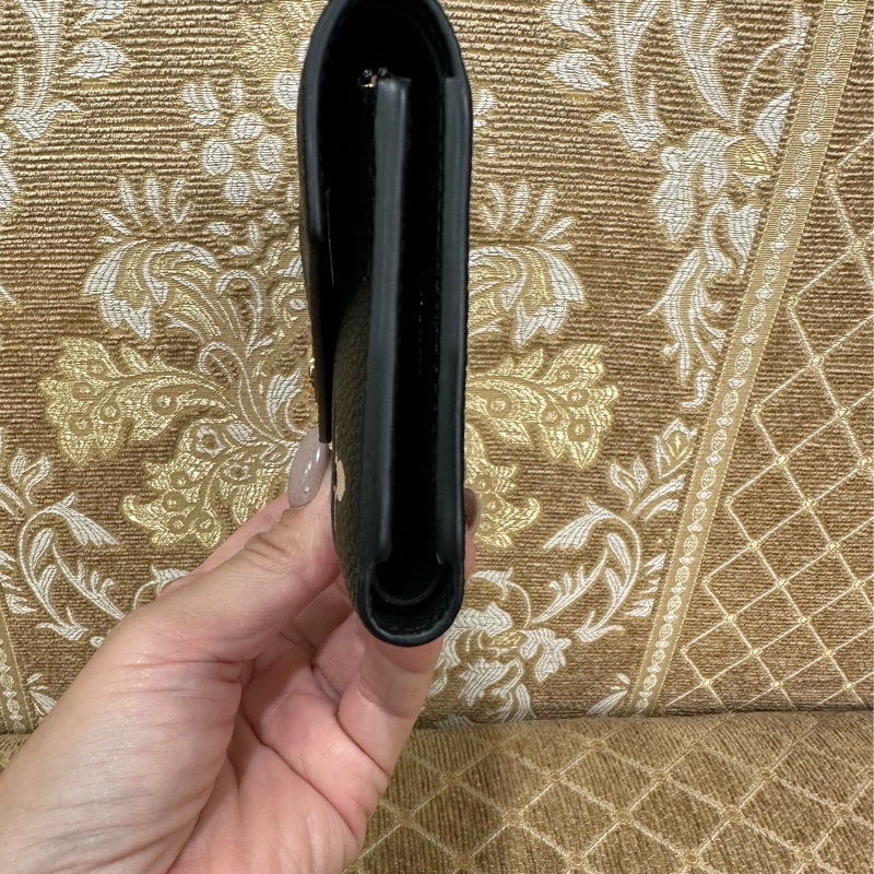 LV 黑拚米白牛皮壓紋金釦Victorine6卡三折短夾M80968-3