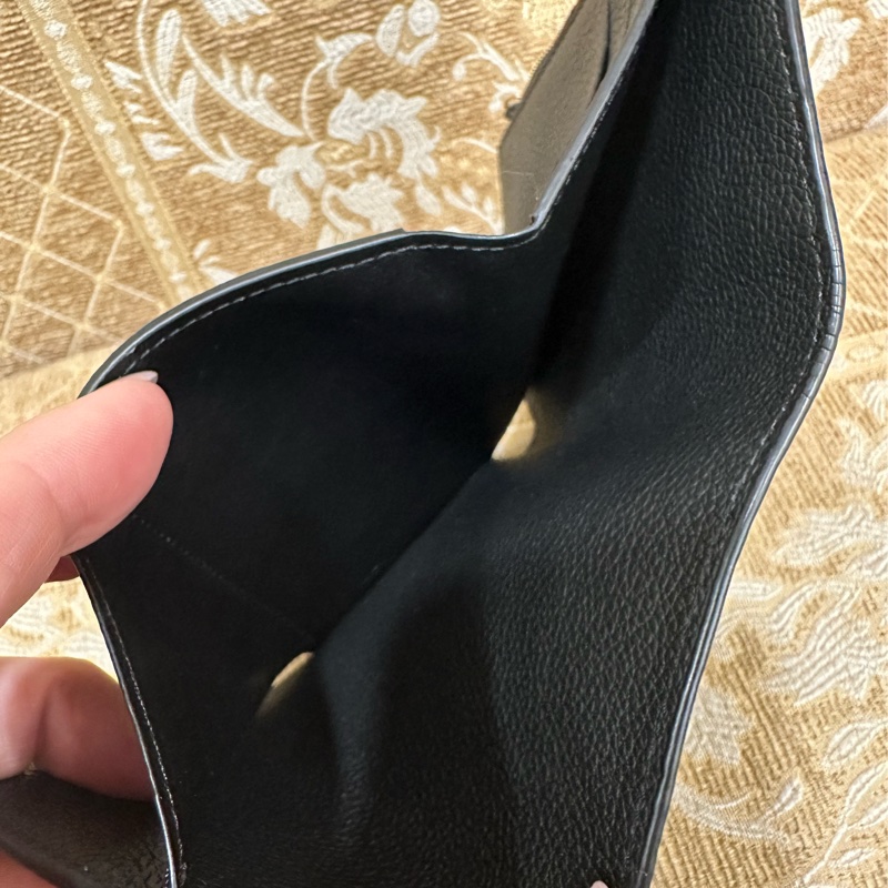 LV 黑拚米白牛皮壓紋金釦Victorine6卡三折短夾M80968-8