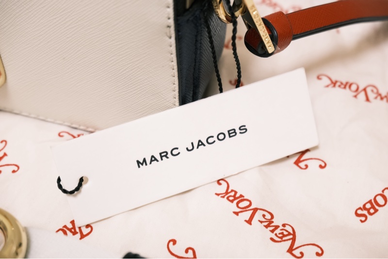 MARC JACOBS 紅白藍撞色相機包-5