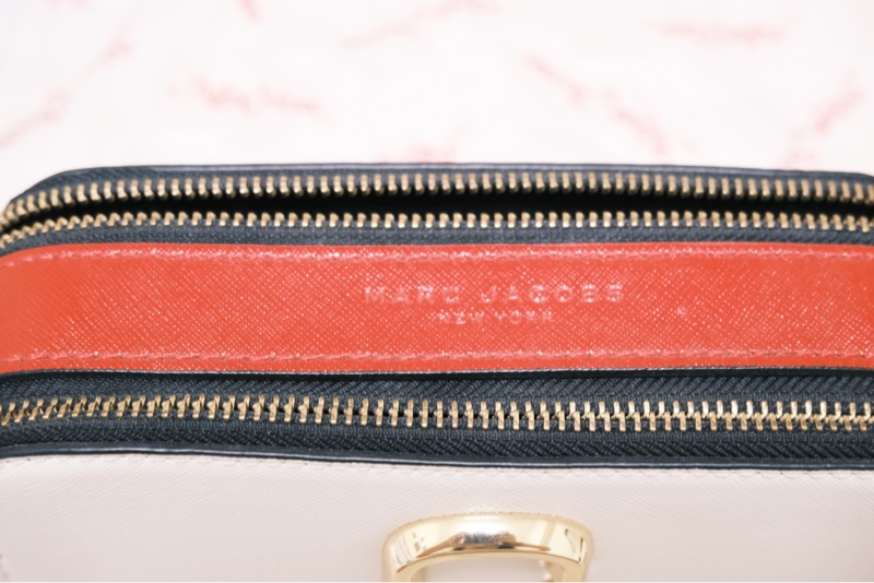 MARC JACOBS 紅白藍撞色相機包-6
