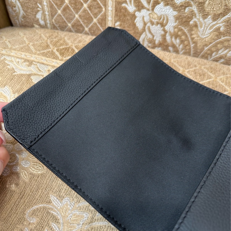 LV 黑牛皮黑釦下蓋斜背包M82085-7