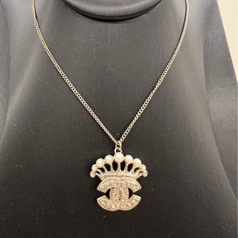 Chanel 珍珠皇冠項鍊(粉水鑽）