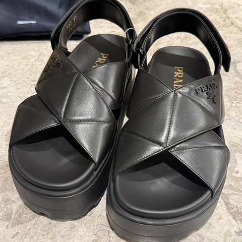 Prada厚底交叉涼鞋全新