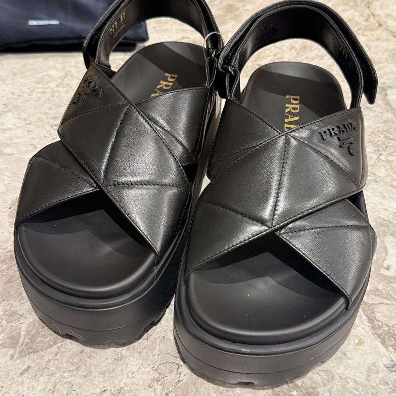 Prada厚底交叉涼鞋全新-1