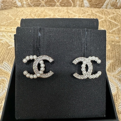 Chanel 銀色珍珠水鑽雙C logo耳針式耳環