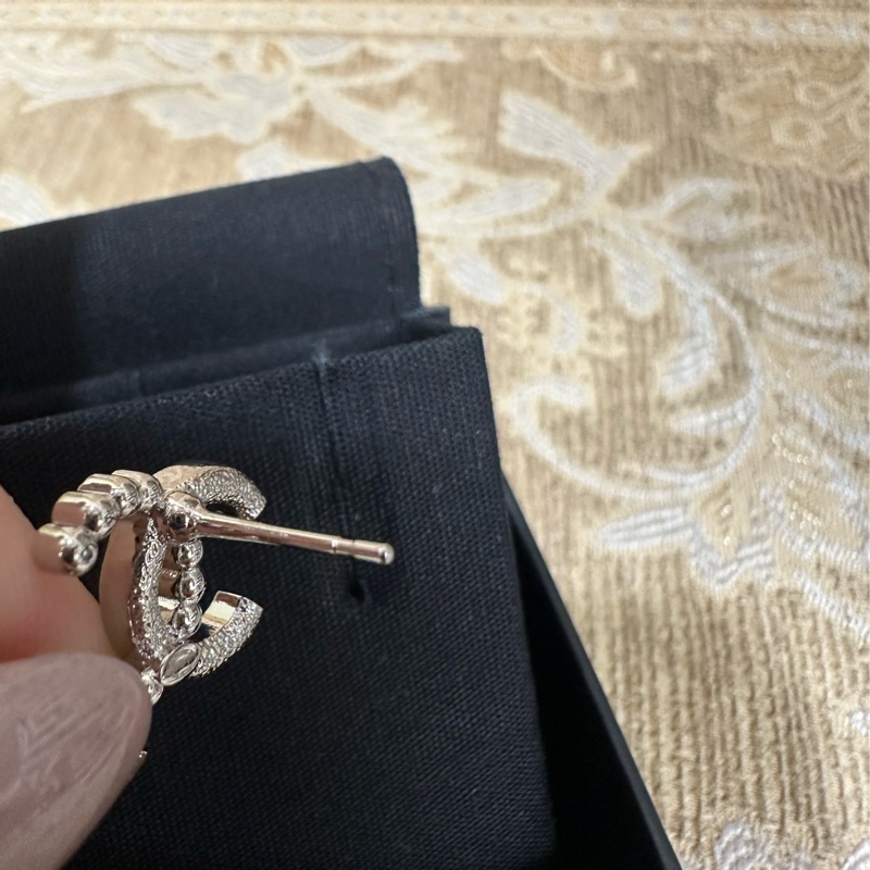Chanel 銀色珍珠水鑽雙C logo耳針式耳環-5