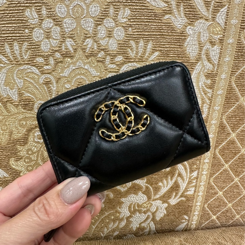Chanel 黑羊皮霧金釦大菱格19ㄇ拉零錢卡包AP0949-0