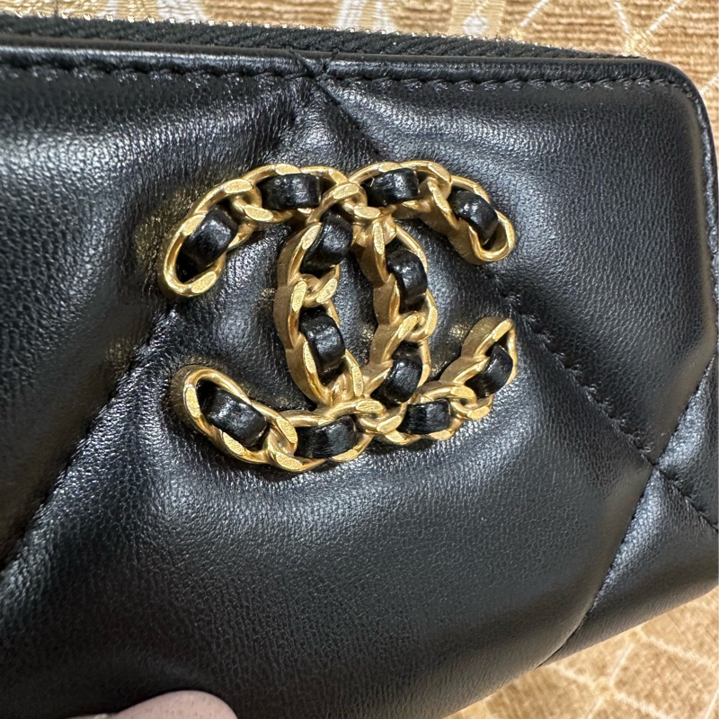 Chanel 黑羊皮霧金釦大菱格19ㄇ拉零錢卡包AP0949-4