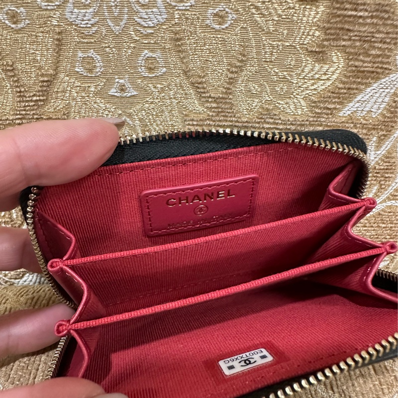 Chanel 黑羊皮霧金釦大菱格19ㄇ拉零錢卡包AP0949-5