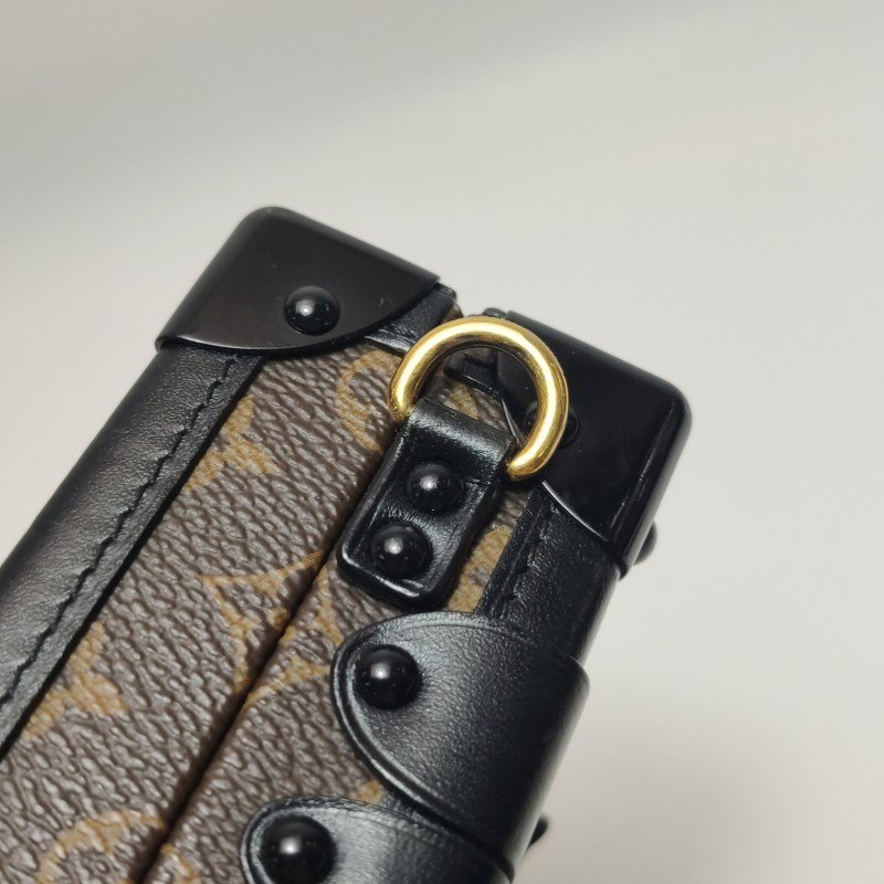 Louis Vuitton (LV) Petite Malle小盒子小號牛皮Monogram印花S-lock鎖扣斜挎包肩包-14
