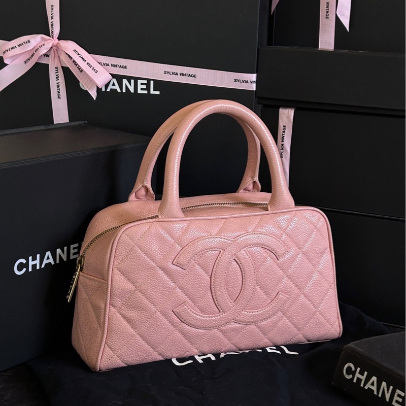 香奈兒/Chanel 粉色荔枝紋手提保齡球包小號 8開 27cm×15cm。-0