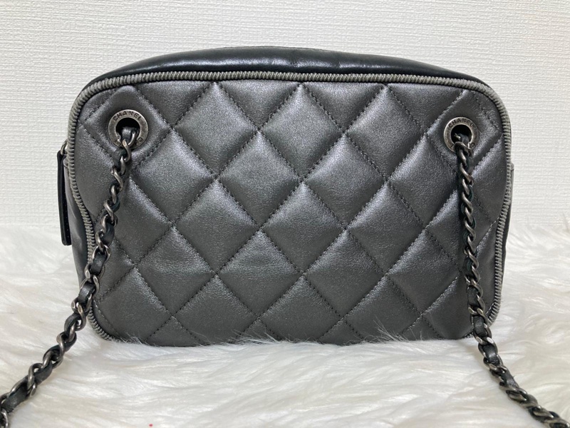 Chanel 黑銀相機包-2