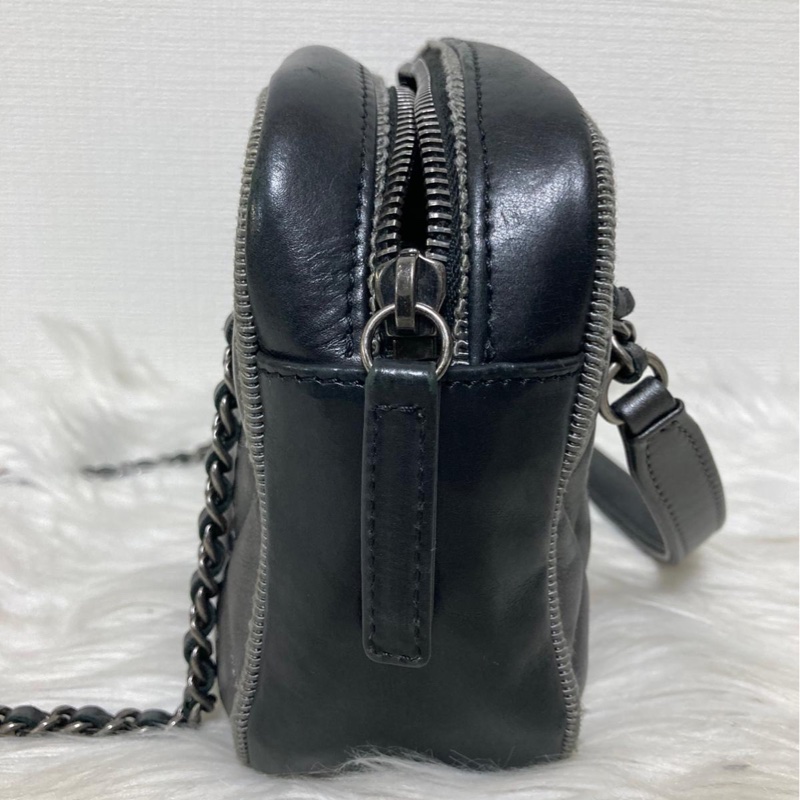 Chanel 黑銀相機包-3