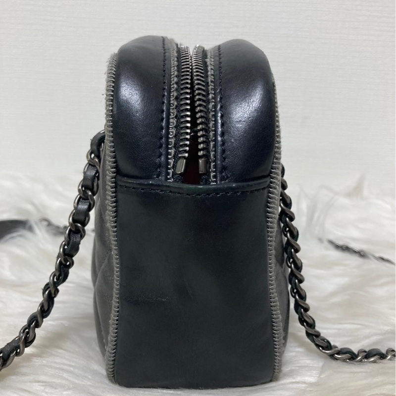 Chanel 黑銀相機包-4