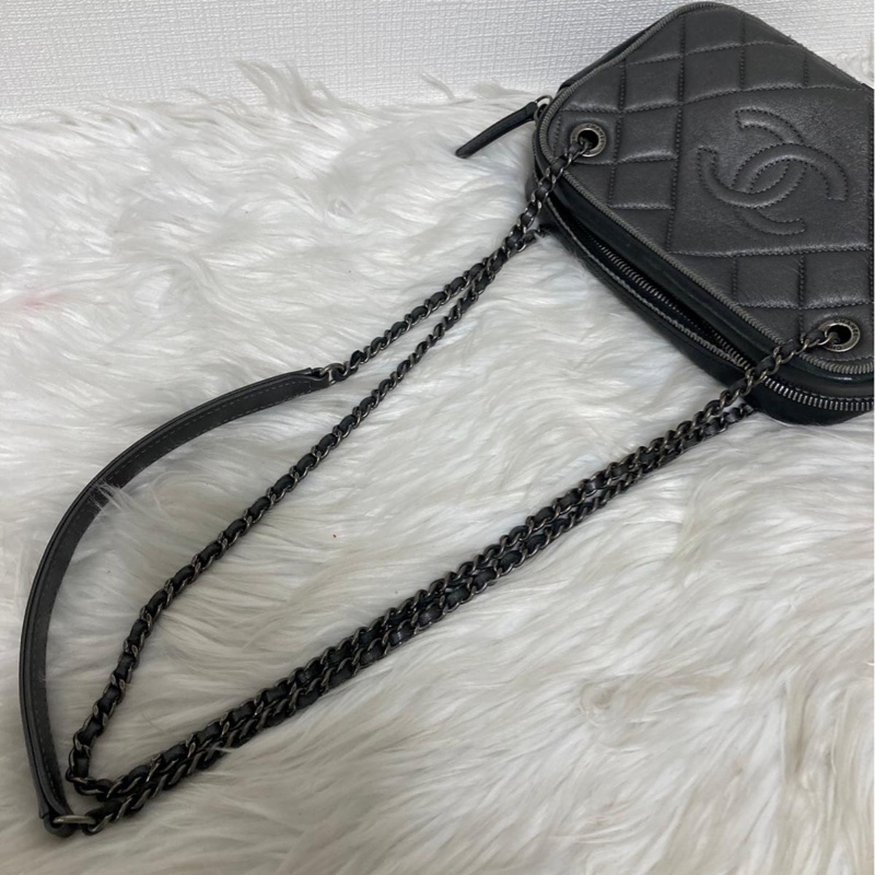 Chanel 黑銀相機包-5