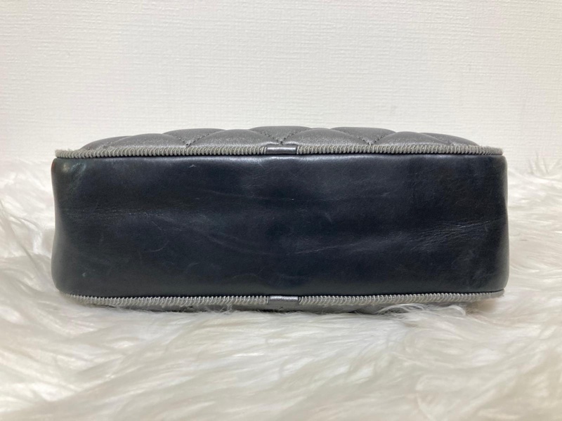 Chanel 黑銀相機包-6