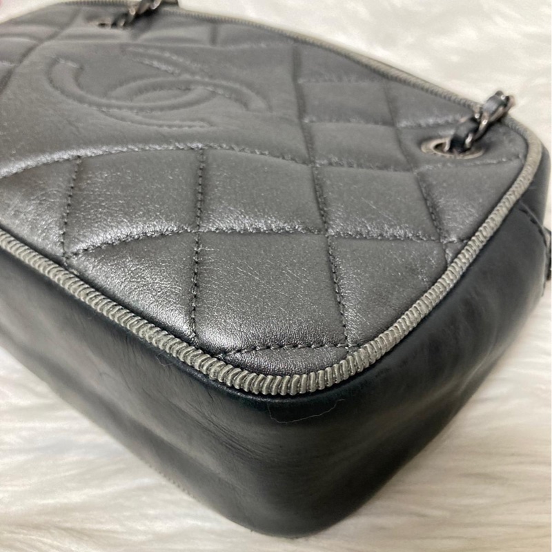 Chanel 黑銀相機包-7