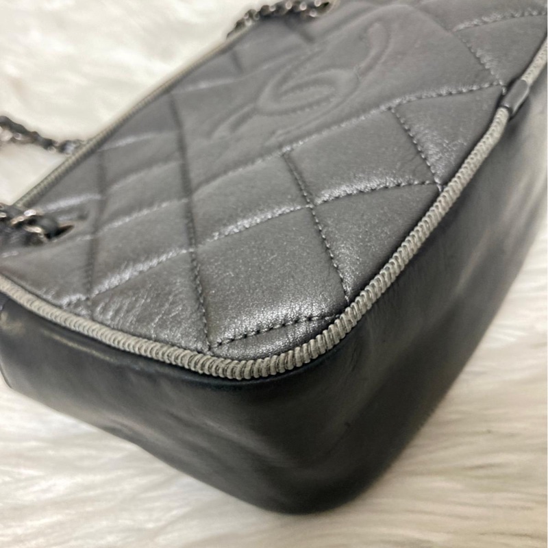 Chanel 黑銀相機包-8
