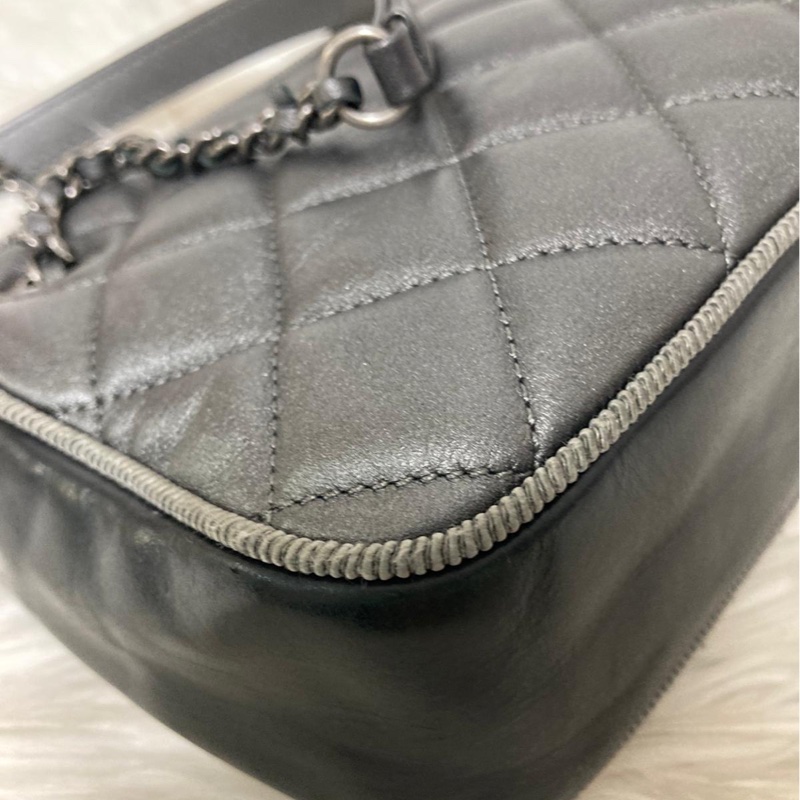Chanel 黑銀相機包-9