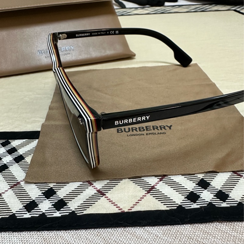 Burberry 經典層次墨鏡-1