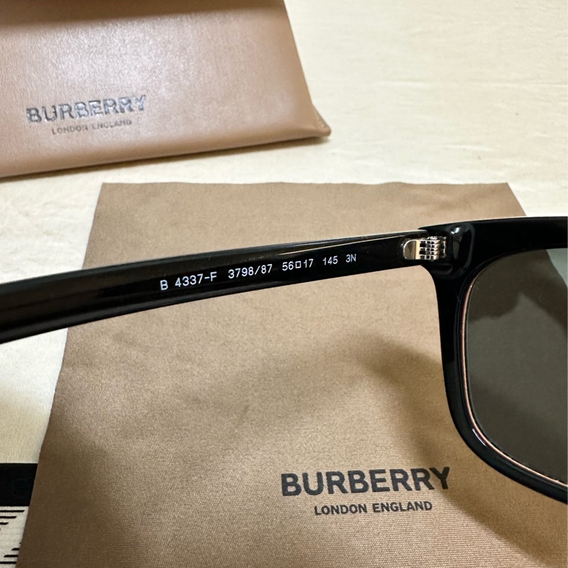 Burberry 經典層次墨鏡-16