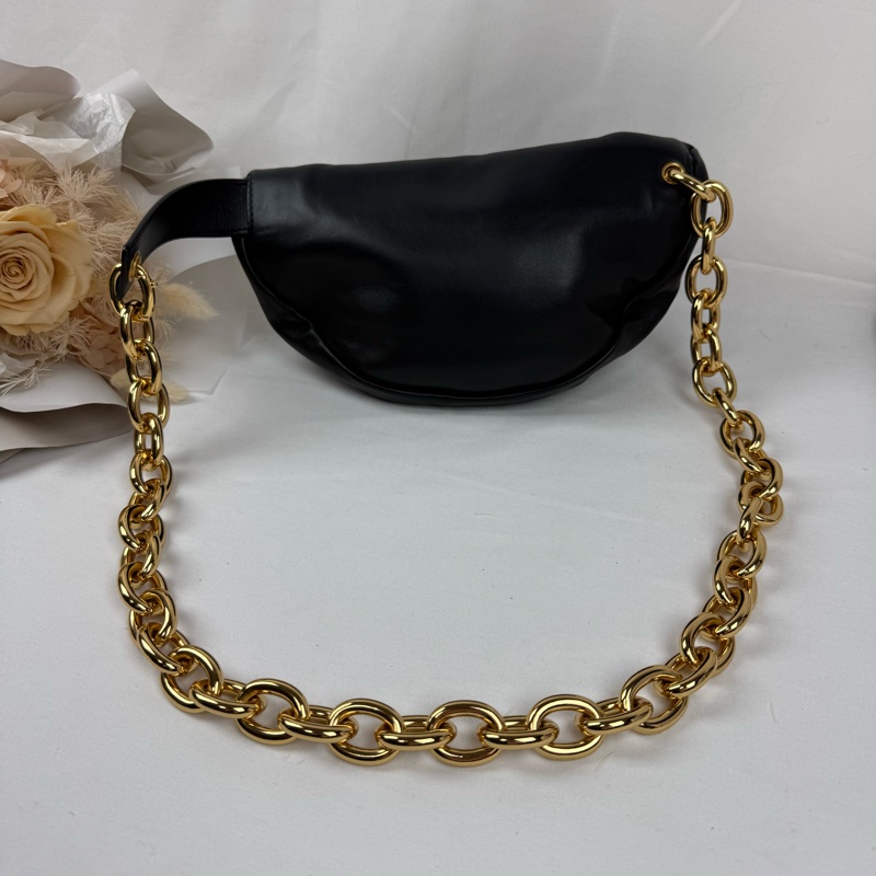 近新狀態良好  BOTTEGA VENETA (BV)Chain Pouch 黑色小羊皮雲朵包 胸口包-7