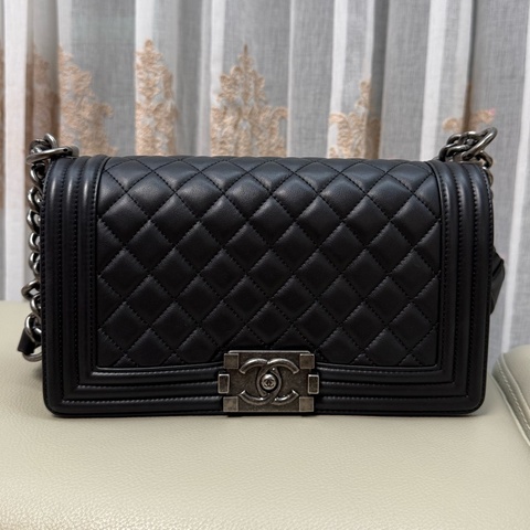 Chanel Boy 25