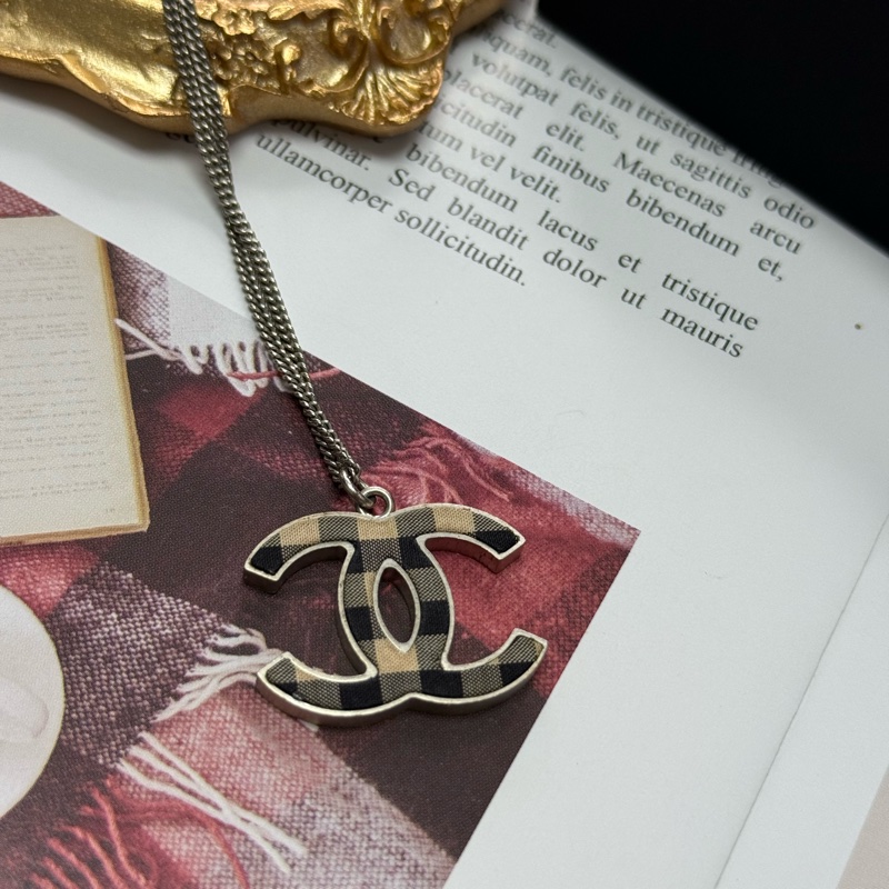 Chanel 2011年渡假系列 格紋雙C LOGO 銀色頸鏈-2