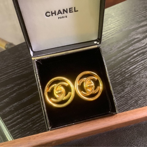 香奈兒雙CC標誌搭簍空圓環設計耳夾 Chanel Vintage Circle CC Trunlock Ear Clips