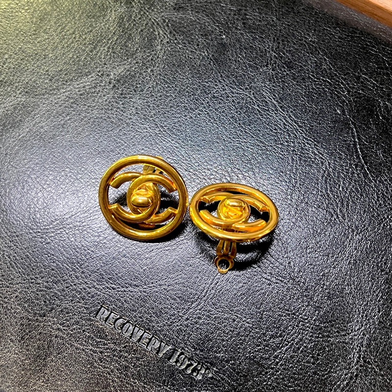 香奈兒雙CC標誌搭簍空圓環設計耳夾 Chanel Vintage Circle CC Trunlock Ear Clips-3