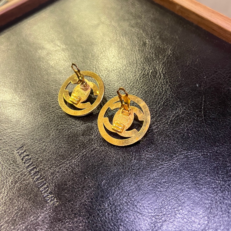 香奈兒雙CC標誌搭簍空圓環設計耳夾 Chanel Vintage Circle CC Trunlock Ear Clips-4