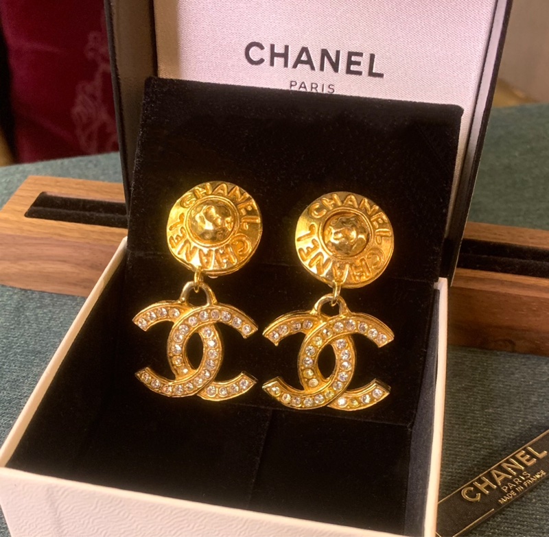 Chanel Vintage CC Logo Ear Clips With Crystals  香奈兒水鑽CC吊墜耳夾-0