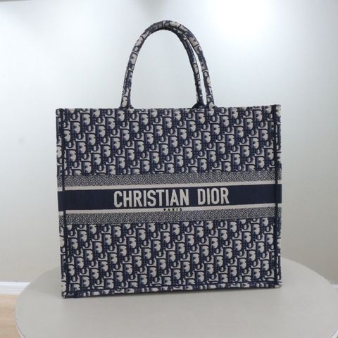 dior 迪奥 Book tote托特包大号 尺寸42*35*18.5 配件无。