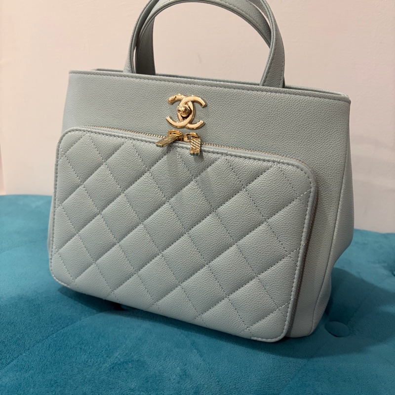 CHANEL 香奈兒 寶寶藍色 荔枝紋牛皮 Business Affinity 兩用包 A93750 手提肩背側背 超實用 夾層多容量又大-1