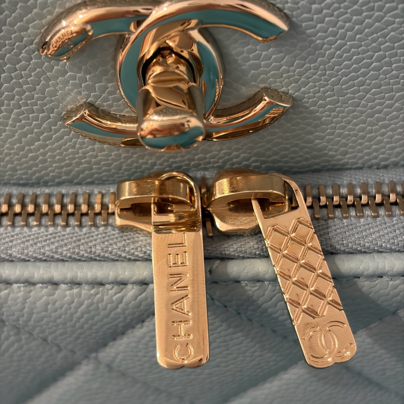CHANEL 香奈兒 寶寶藍色 荔枝紋牛皮 Business Affinity 兩用包 A93750 手提肩背側背 超實用 夾層多容量又大-20