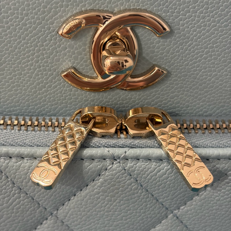 CHANEL 香奈兒 寶寶藍色 荔枝紋牛皮 Business Affinity 兩用包 A93750 手提肩背側背 超實用 夾層多容量又大-21