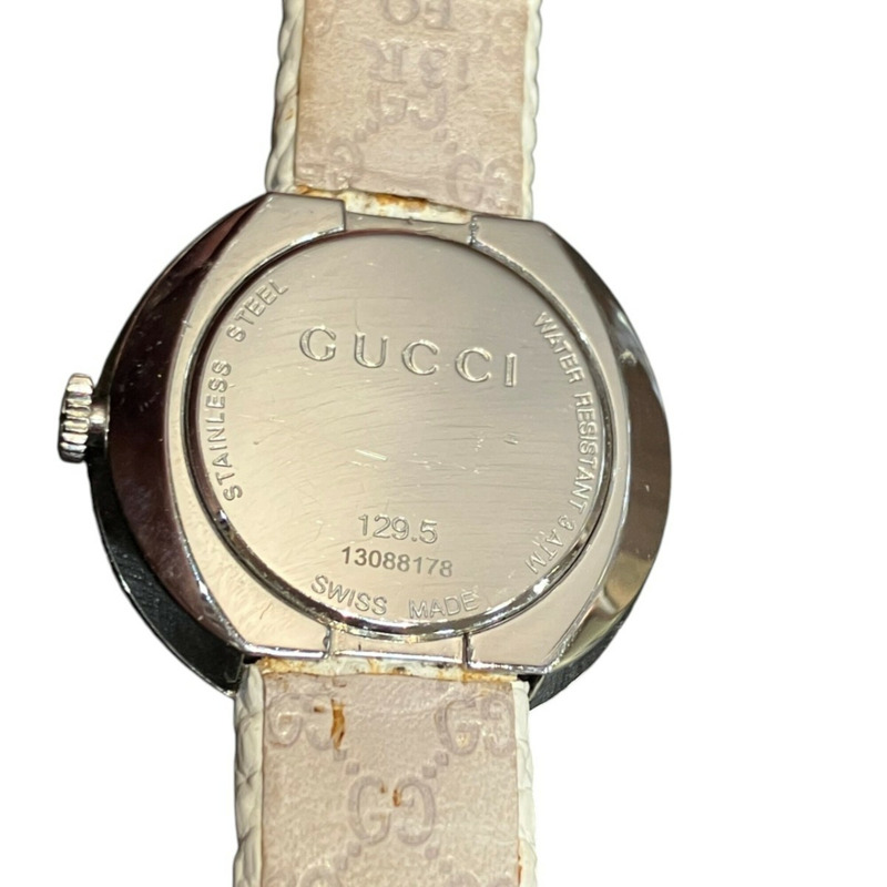 Gucci 馬銜扣腕錶，總重 24.6 克，不鏽鋼錶殼，真皮錶帶，石英機芯，白色珍珠貝母錶盤，129.5-4