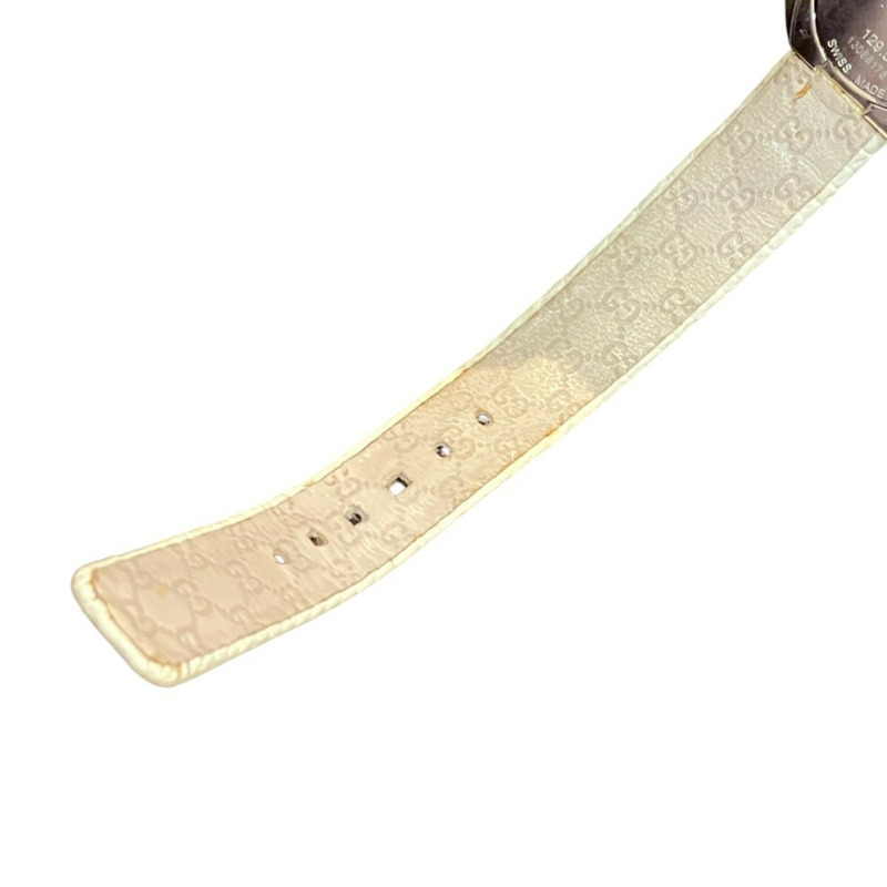 Gucci 馬銜扣腕錶，總重 24.6 克，不鏽鋼錶殼，真皮錶帶，石英機芯，白色珍珠貝母錶盤，129.5-7